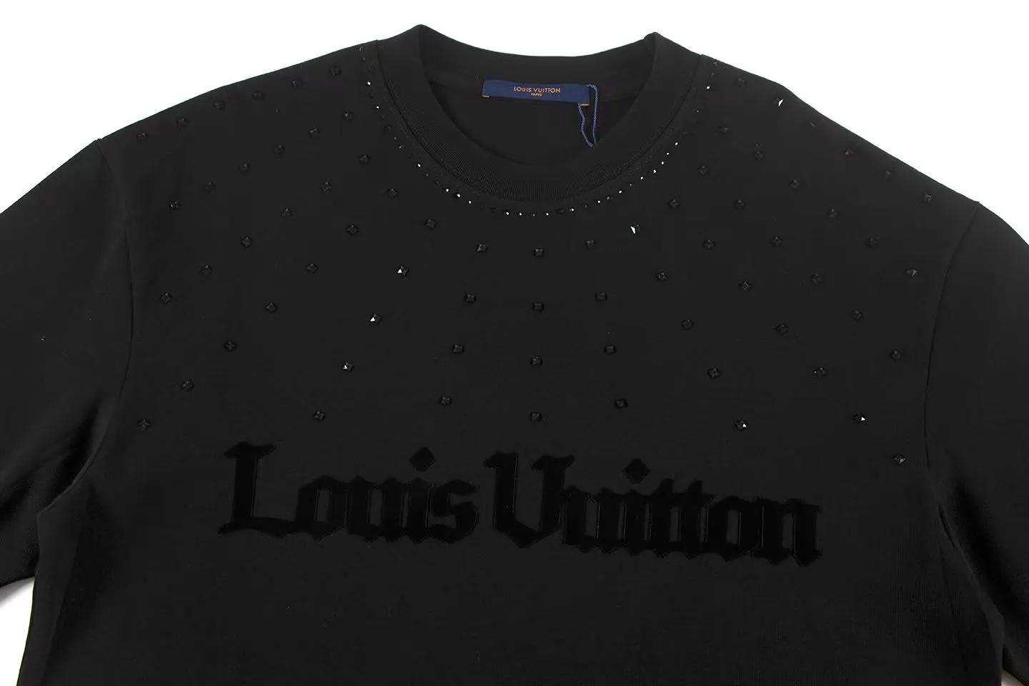 🅿️160 Style: 2026 new LOUIS VUITTON short-sleeved T-shirt Material: hot diamond process, high version 300g double yarn combed cotton Size: S～XL Color: black Style number: Z033